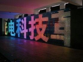 霓虹灯外,探寻都市光影背后的故事